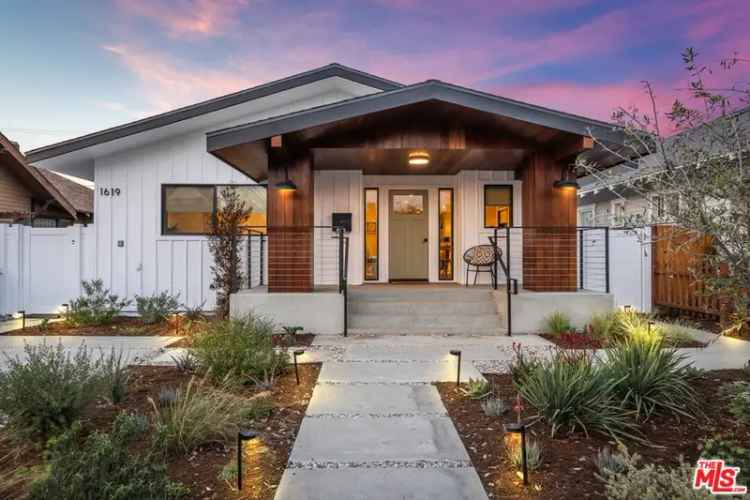 Single-family house For Sale in 1619, West 48th Street, Los Angeles, California