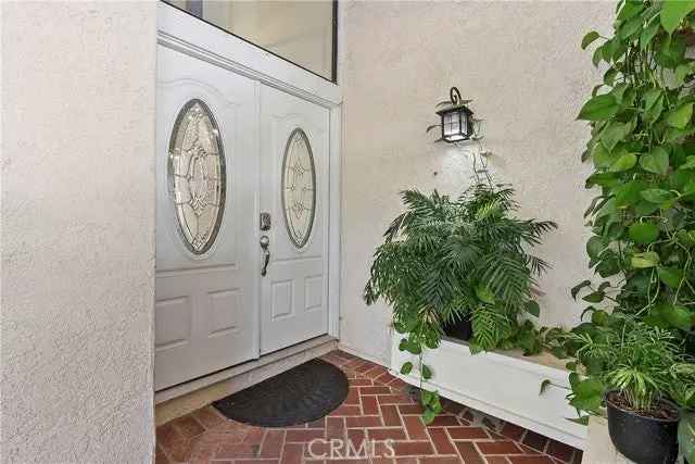 Single-family house For Sale in 24652, Ashland Drive, Laguna Hills, California