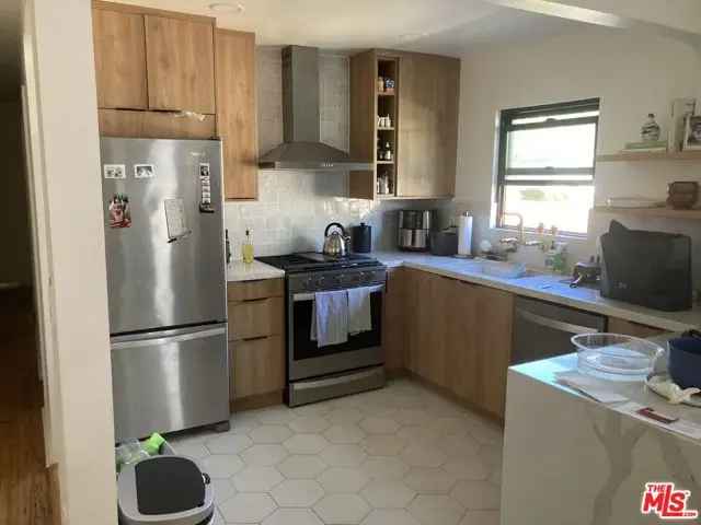 Multi-family house For Sale in 6733, Colgate Avenue, Los Angeles, California