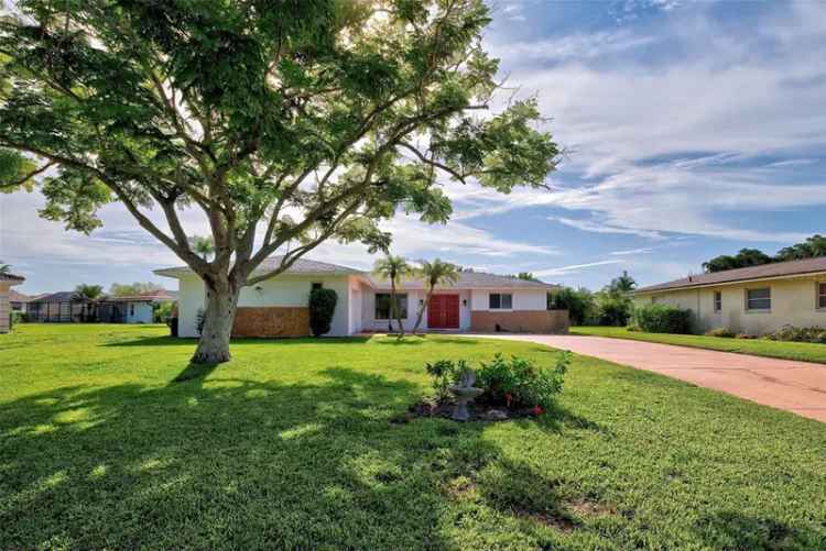 Single-family house For Sale in 1708, Shoals Court, Venice Gardens, Florida