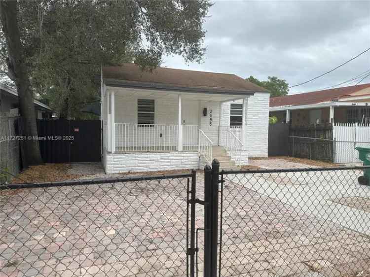 Single-family house For Sale in 2555, Northwest 23rd Avenue, Miami, Florida