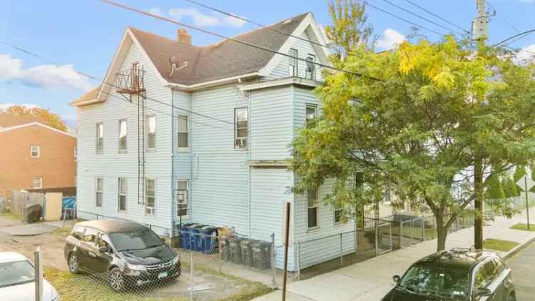 Multi-family house For Sale in 117, Lloyd Street, New Haven, Connecticut