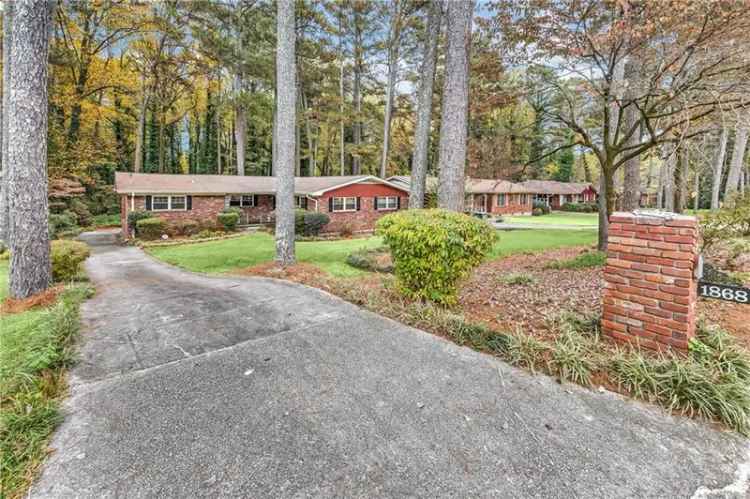 Single-family house For Sale in 1868, Fort Valley Drive Southwest, Atlanta, Georgia