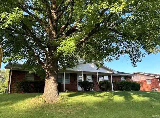 Multi-family house For Sale in 208, Gettysburg Road, Belleville, Illinois