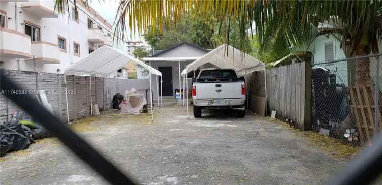 Single-family house For Sale in 1260, Northwest 4th Street, Miami, Florida