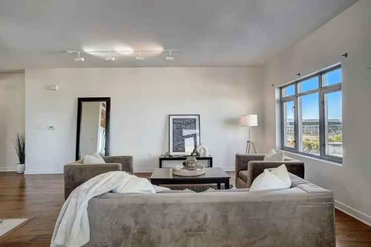 Condo For Sale in 175, West Saint James Street, San Jose, California