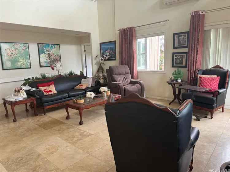 Single-family house For Sale in Waipahu, Hawaii