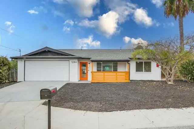 Single-family house For Sale in 1246, Woodrail Drive, Vista, California