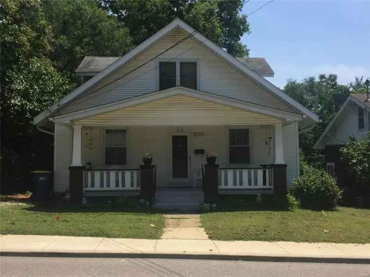 Single-family house For Sale in Edwardsville, Illinois