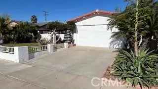 Single-family house For Sale in 8591, Hollyoak Street, Buena Park, California