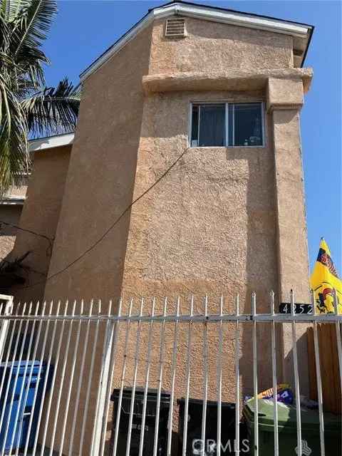 Multi-family house For Sale in 300, East 42nd Place, Los Angeles, California