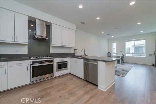 Condo For Sale in Irvine, California