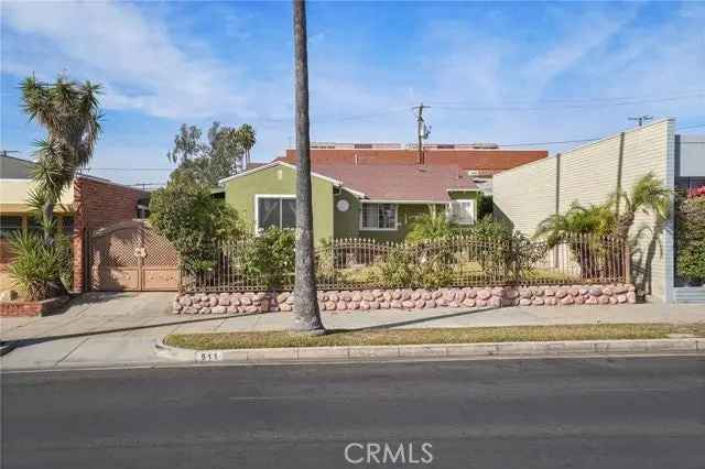 Multi-family house For Sale in San Fernando, California