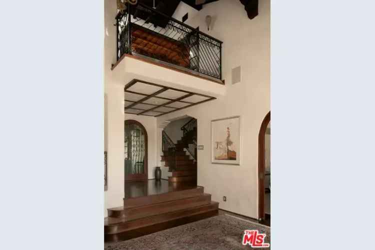 Single-family house For Sale in 1665, Summitridge Drive, Beverly Hills, California