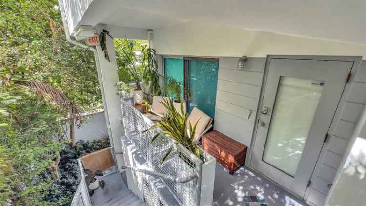 Multi-family house For Sale in 734, Michigan Avenue, Miami Beach, Florida