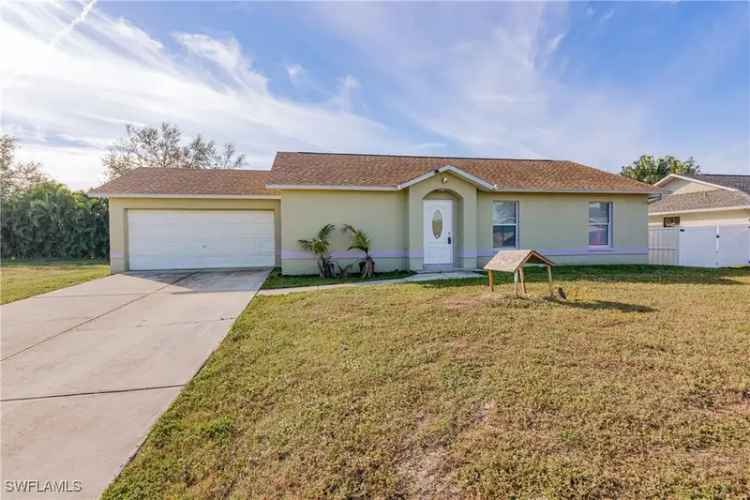 Single-family house For Sale in 232, Southeast 3rd Terrace, Cape Coral, Florida