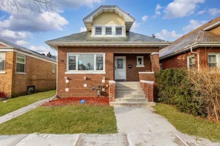 Single-family house For Sale in 212, 22nd Avenue, Bellwood, Illinois