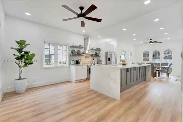 Single-family house For Sale in 419, 30th Street, West Palm Beach, Florida