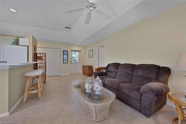 Single-family house For Sale in 736, Charlemagne Boulevard, East Naples, Florida