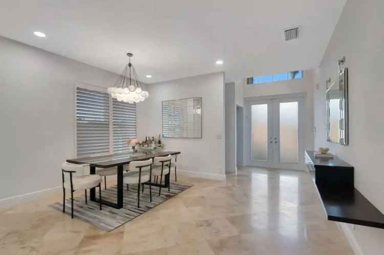 Single-family house For Sale in Boca Raton, Florida