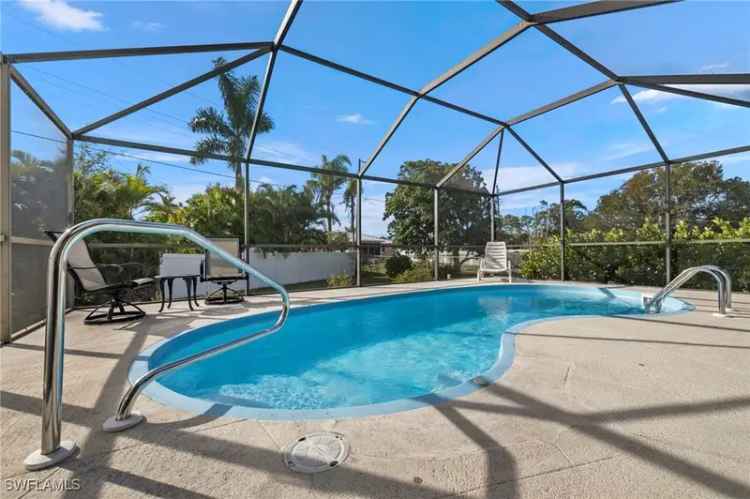 Single-family house For Sale in Bonita Springs, Florida