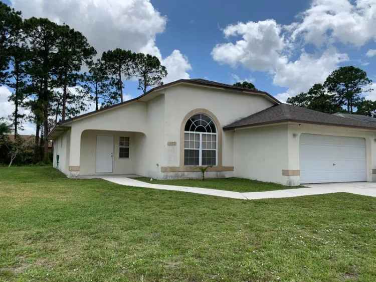 Single-family house For Sale in 1472, Southwest Melrose Avenue, Port Saint Lucie, Florida