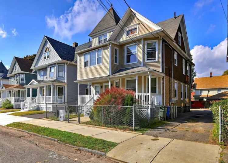 Multi-family house For Sale in 32, Hazelwood Avenue, Bridgeport, Connecticut