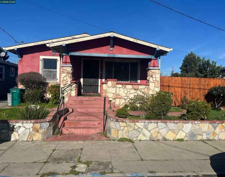 Single-family house For Sale in 1953, 102nd Avenue, Oakland, California