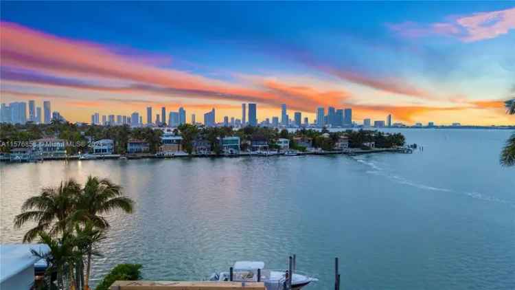 Single-family house For Sale in 424, West Rivo Alto Drive, Miami Beach, Florida