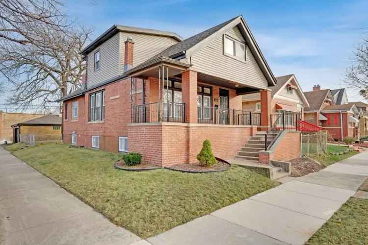 Single-family house For Sale in 8201, South Harper Avenue, Chicago, Illinois