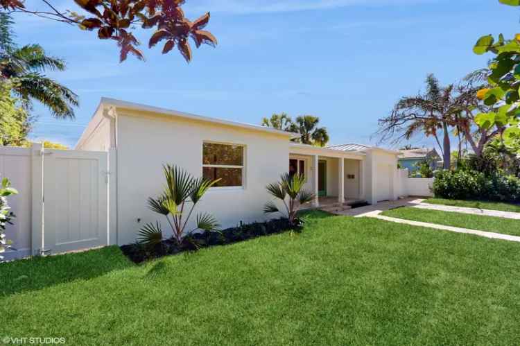 Single-family house For Sale in Lake Worth Beach, Florida