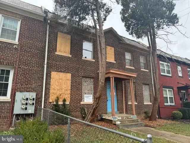 Multi-family house For Sale in 212, 21st Street Northeast, Washington, District of Columbia