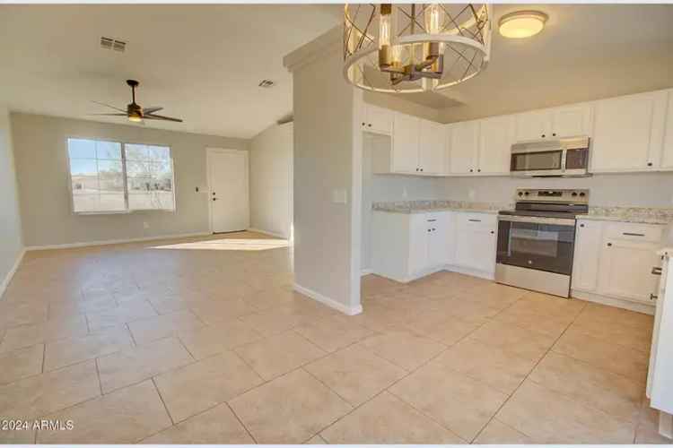 Single-family house For Sale in Arizona City, Arizona