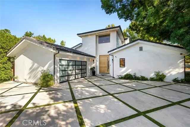 Single-family house For Sale in 5062, Woodley Avenue, Los Angeles, California