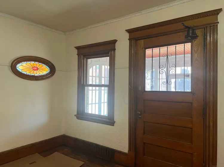 Multi-family house For Sale in 217, Laurel Street, Hartford, Connecticut