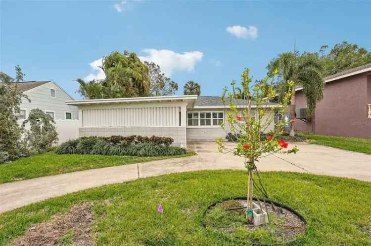 Single-family house For Sale in 3435, Overlook Drive Northeast, Saint Petersburg, Florida