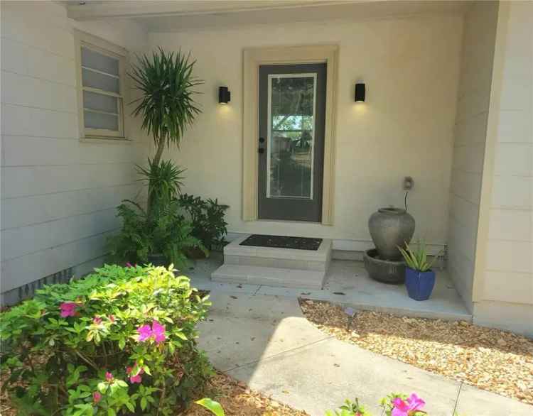 Single-family house For Sale in Clearwater, Florida