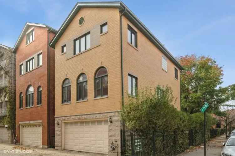 Single-family house For Sale in 1902, South Louie Parkway, Chicago, Illinois