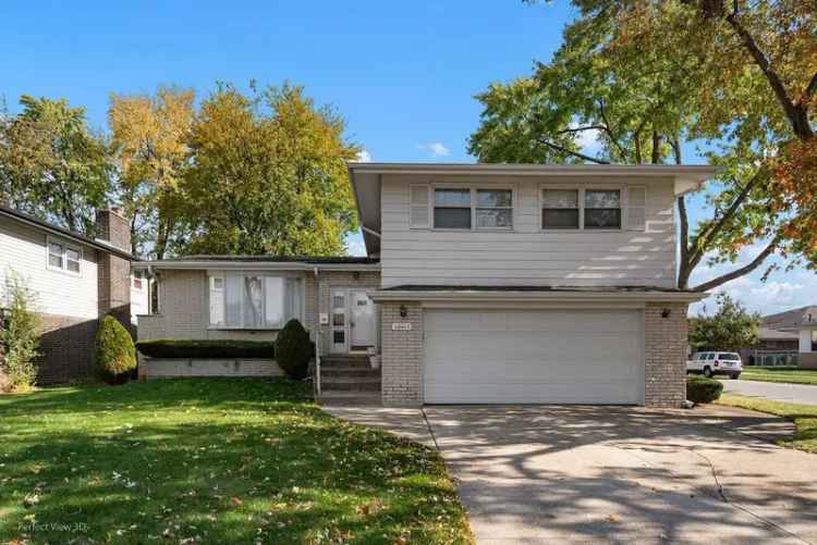 Single-family house For Sale in 10417, South Karlov Avenue, Oak Lawn, Illinois