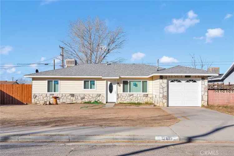 Single-family house For Sale in 12615, Esther Street, Boron, California