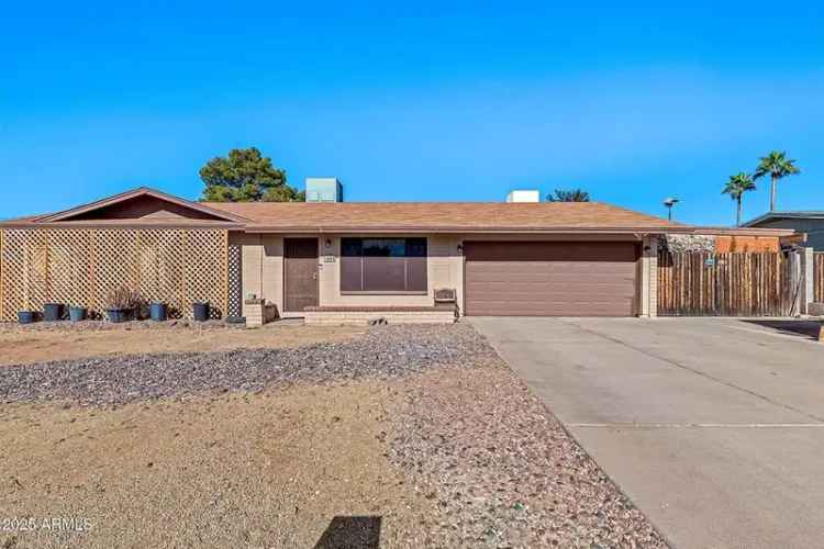 Single-family house For Sale in 1604, West Kerry Lane, Phoenix, Arizona