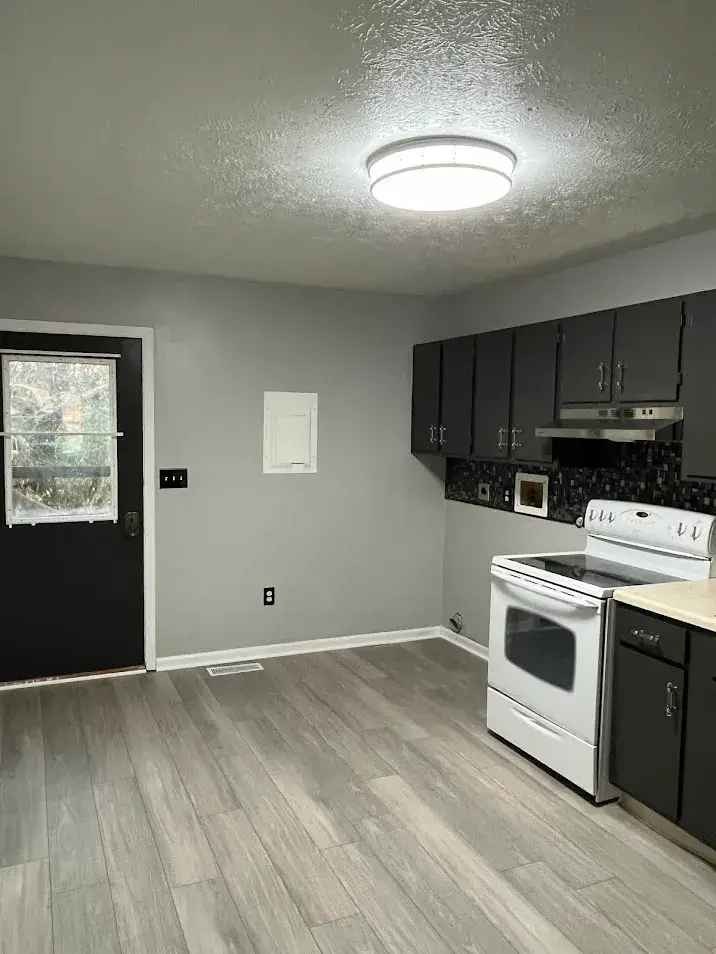 Apartment Unit for Rent Near Highway and Shopping