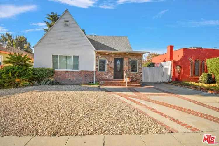 Single-family house For Sale in 2445, Granville Avenue, Los Angeles, California