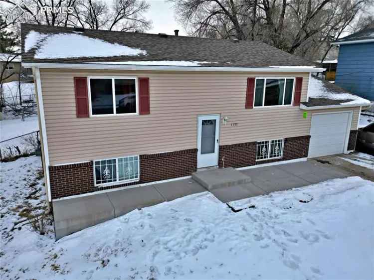 Single-family house For Sale in 1725, Carmel Drive, Colorado Springs, Colorado