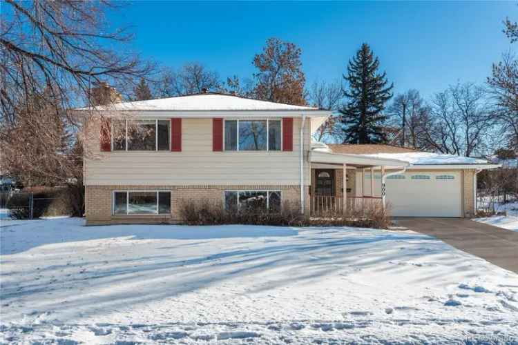 Single-family house For Sale in 900, Emerald Street, Broomfield, Colorado