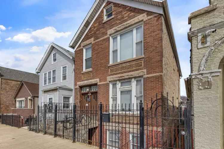 Multi-family house For Sale in 2136, West 18th Place, Chicago, Illinois