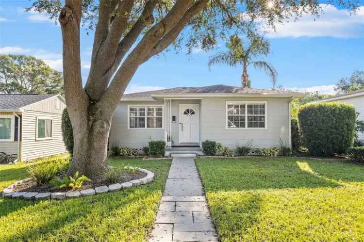 Single-family house For Sale in 5129, 17th Street North, Saint Petersburg, Florida