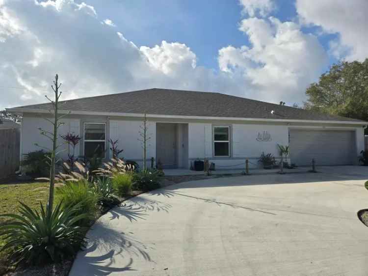 Single-family house For Sale in 1472, Southwest Becker Road, Port Saint Lucie, Florida