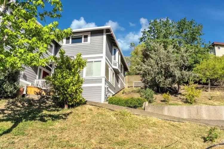 Single-family house For Sale in 1005, Glen Eagle Drive, Petaluma, California