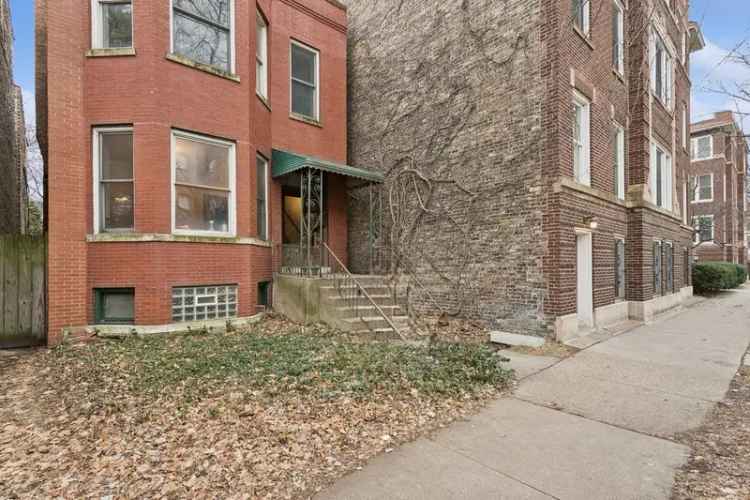 Multi-family house For Sale in 5476, South Woodlawn Avenue, Chicago, Illinois